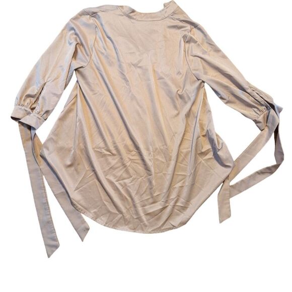 🛍️CHAMPAGNE COLORED SILKY SHIRT SIZE LARGE - Picture 4 of 4